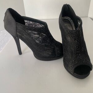 Michaelangelo -Ayael Black Lace/Rhinestones Zip Back Pump Heels Sz8